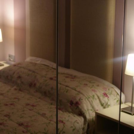 Room "Butterfly" In A Neoclassical House Кастория Экстерьер фото