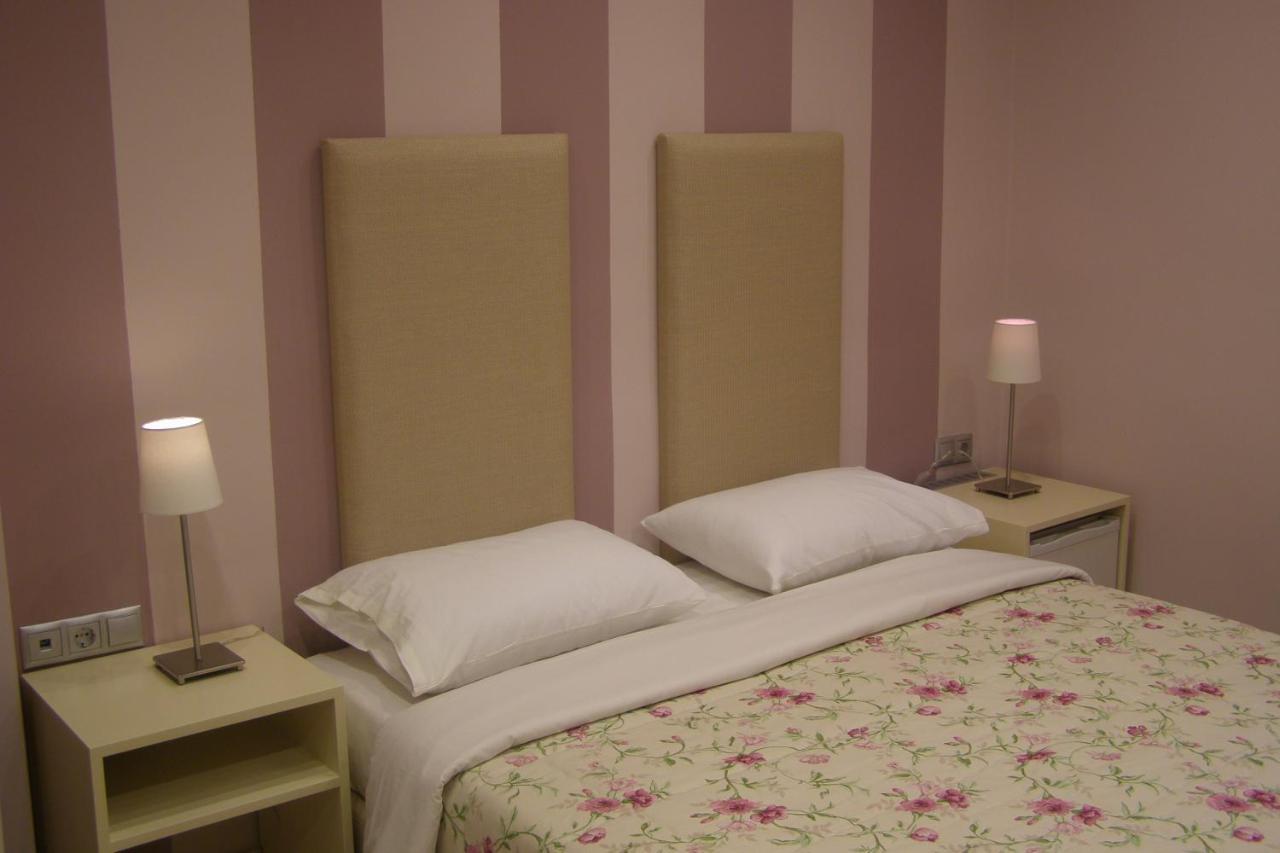 Room "Butterfly" In A Neoclassical House Кастория Экстерьер фото